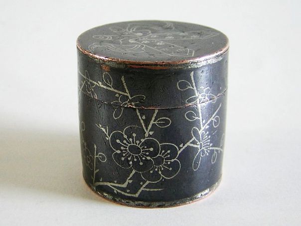 Etched niello opium box – (1917)